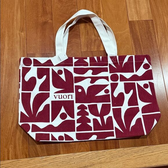 NWT Vuori Holiday Bag Strawberry - Limited Edition - Picture 3 of 8